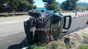 Τροχαίο στη Φθιώτιδα: Αυτοκίνητο τούμπαρε μετά από σύγκρουση με άλλο όχημα