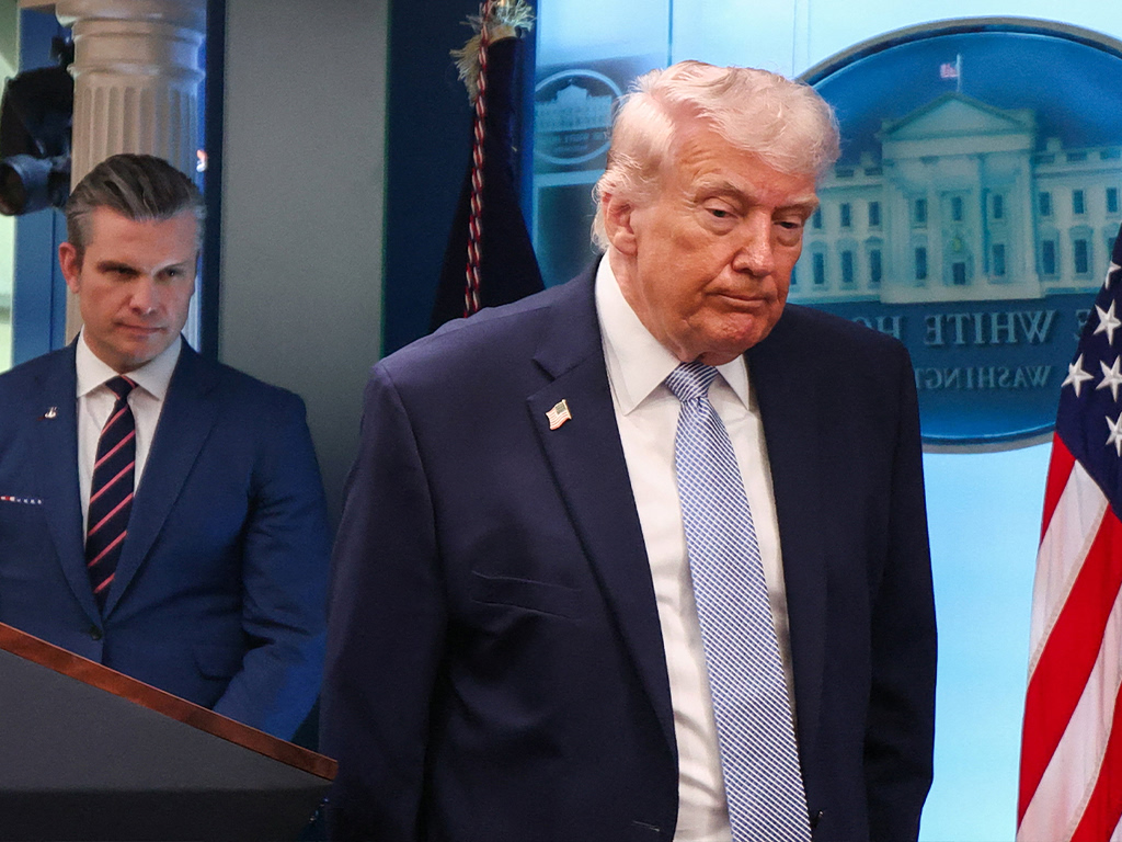 Η ανιψιά του Τραμπ προειδοποιεί για την υγεία του: «Εμφανίζει τα ίδια συμπτώματα Αλτσχάιμερ με τον πατέρα του»