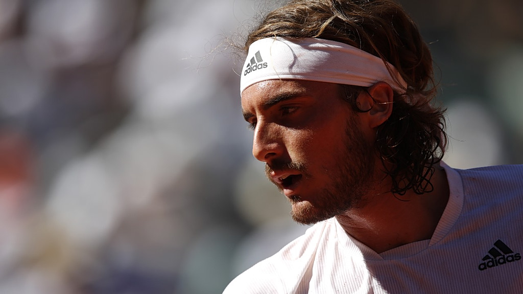 Έχασε match point, στο 1-1 τα σετ και διακοπή στον αγώνα του Τσιτσιπά λόγω… σκότους (vid)!