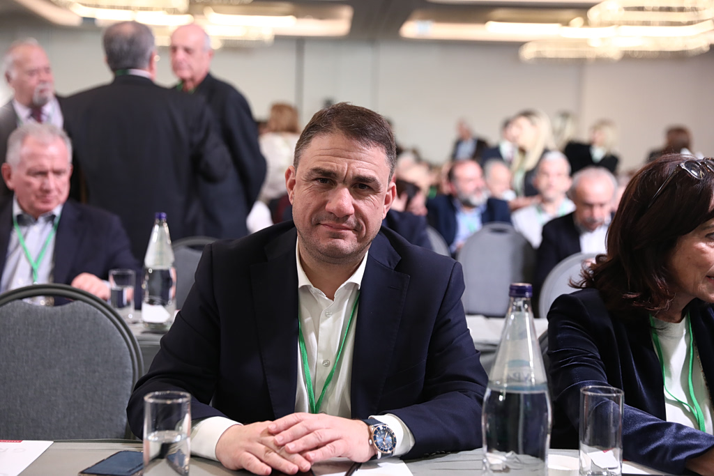 ΠΑΣΟΚ: «Έπεσαν οι μάσκες των “άριστων”» – Κριτική για Ταμείο Ανάκαμψης