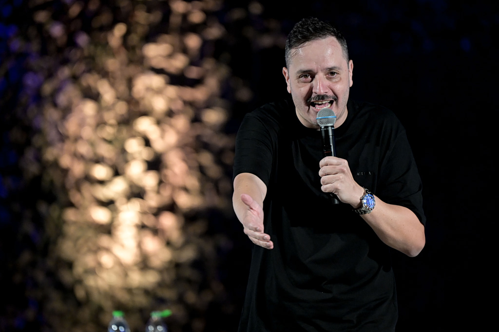 Τσουβέλας: Ήμουν γείτονας με τον Βαγγέλη Ρωχάμη – Είδαμε μαζί τον τελικό του Eurobasket  το 1987 (video)