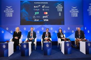 Οικονομικό Φόρουμ Δελφών – AI με ανθρώπινο έλεγχο: «Η εμπιστοσύνη δεν αυτοματοποιείται», το μήνυμα από επιχειρήσεις και τράπεζες