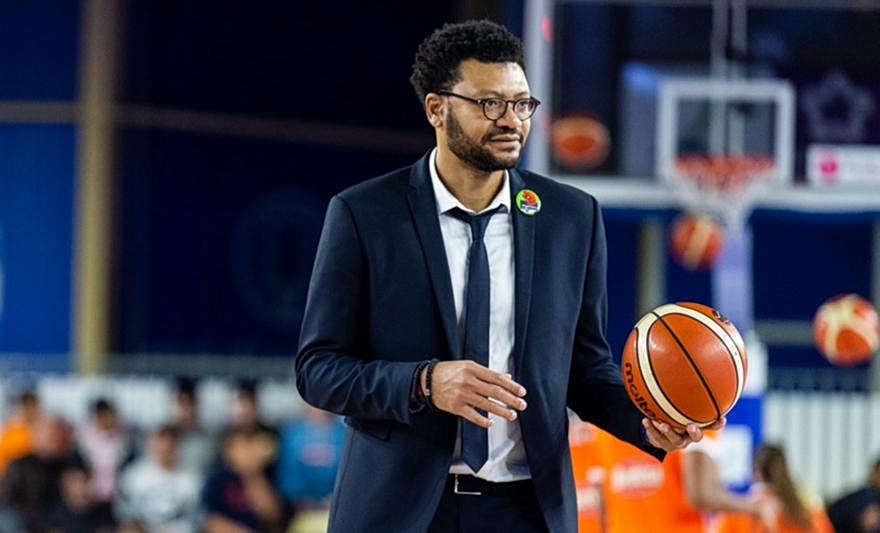 Νέος προπονητής στην ομάδα γυναικών μπάσκετ του Ολυμπιακού ο Ενζογιά