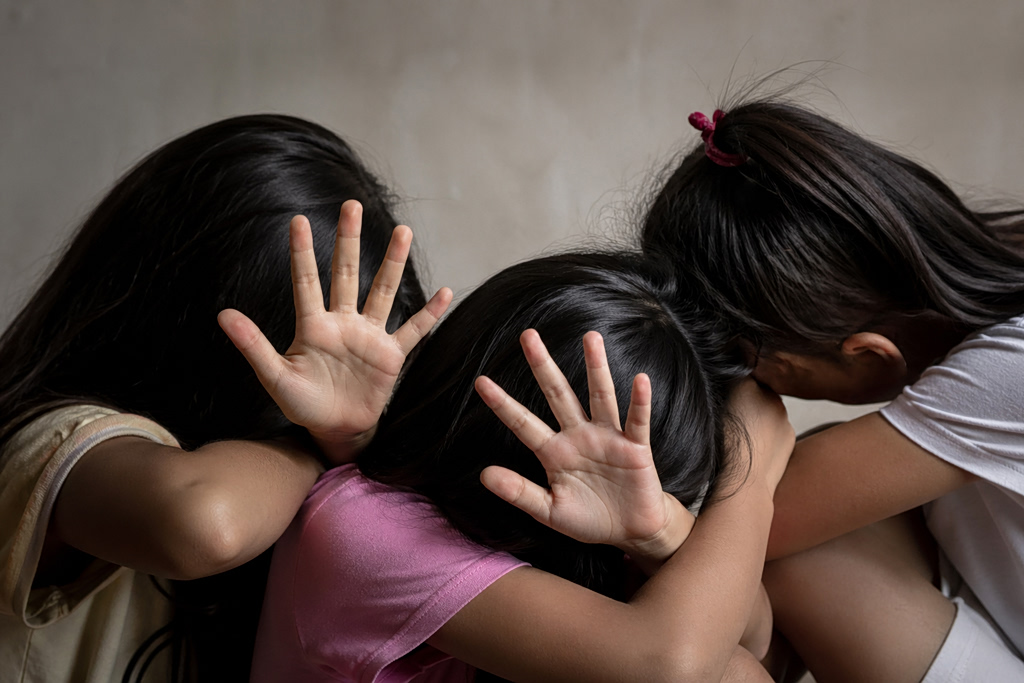 Χανιά: Γονείς κατηγορούνται ότι βασάνιζαν τα τρία τους παιδιά – Συγκλόνισε η κόρη στην κατάθεσή της