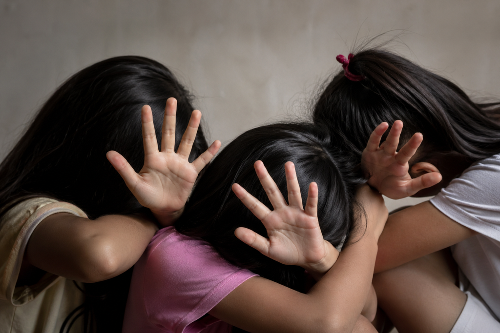 Χανιά: Γονείς κατηγορούνται ότι βασάνιζαν τα τρία τους παιδιά – Συγκλόνισε η κόρη στην κατάθεσή της