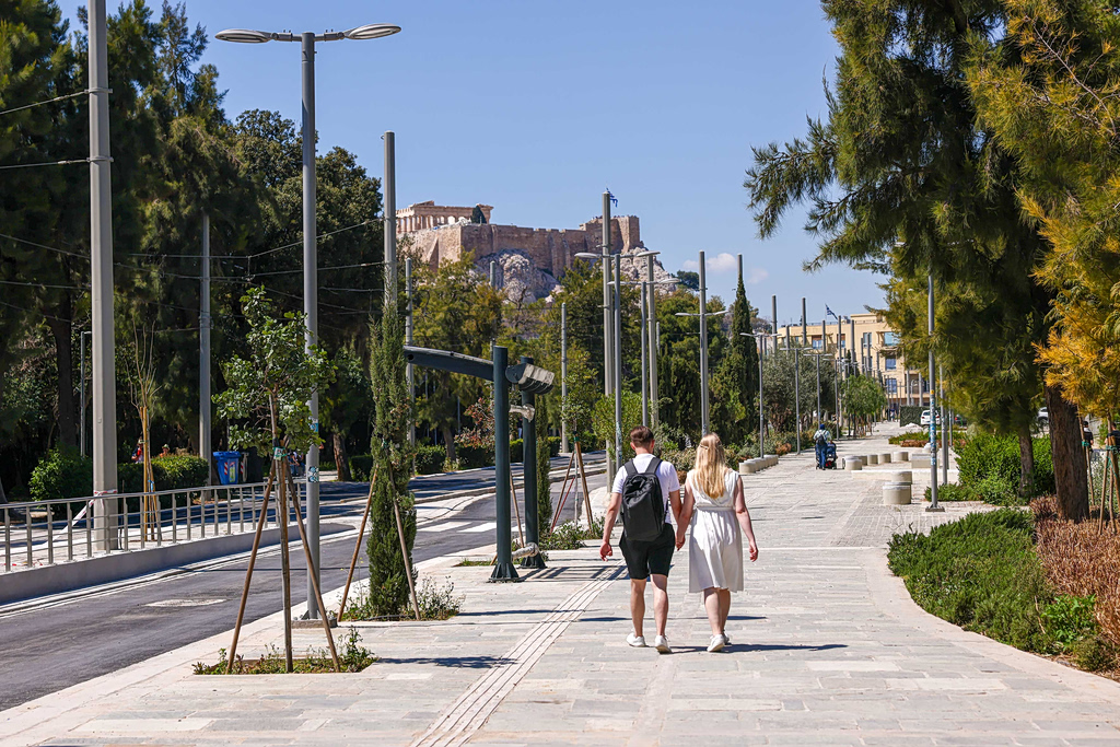 Έτοιμη η Β. Όλγας: Ολοκληρώθηκε η ανάπλαση και επιστρέφουν τα μέσα μαζικής μεταφοράς
