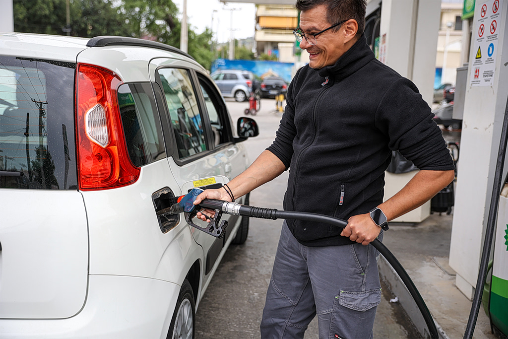 Τιμές καυσίμων: Πού «πετάει» η βενζίνη και πού κινείται κάτω από τα 2 ευρώ