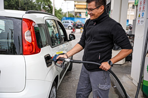 Τιμές καυσίμων: Πού «πετάει» η βενζίνη και πού κινείται κάτω από τα 2 ευρώ