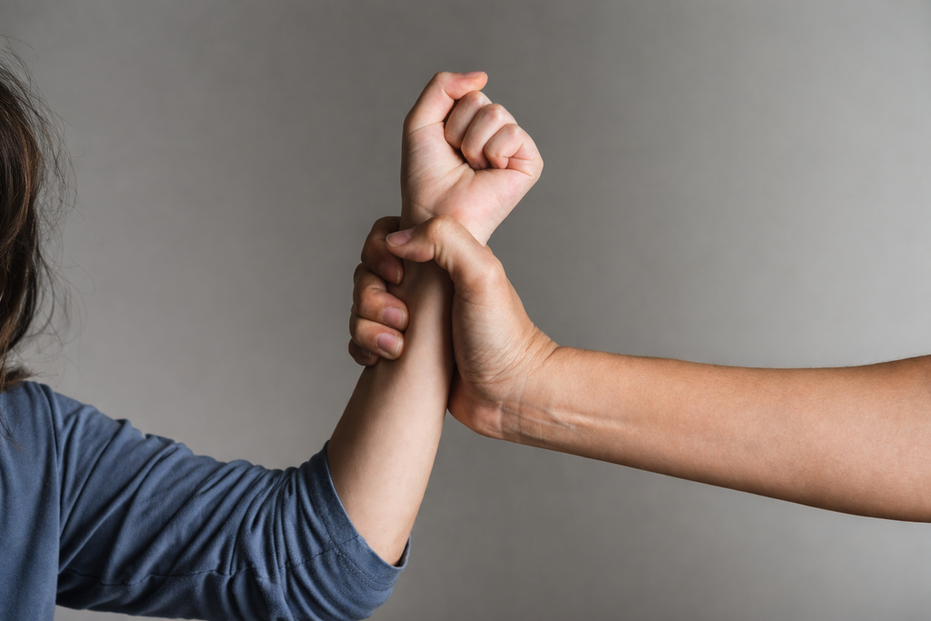 Σοκ στη Θεσσαλονίκη: 17χρονη κατήγγειλε βιασμό από 21χρονο