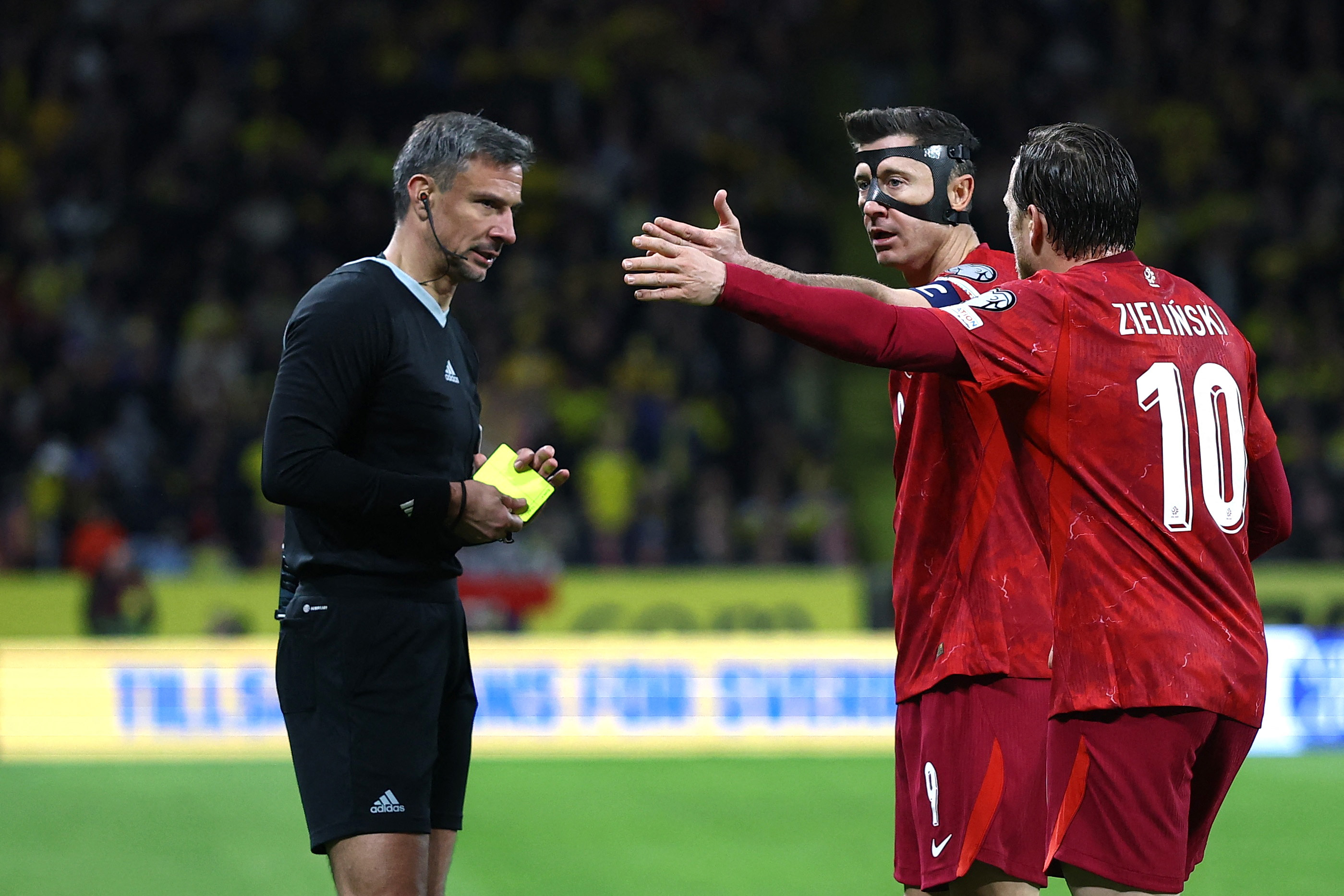 &Mu;&pi;ά&gamma;&epsilon;&rho;&nu; &Mu;&omicron;&nu;ά&chi;&omicron;&upsilon; &ndash; &Rho;&epsilon;ά&lambda; &Mu;&alpha;&delta;&rho;ί&tau;&eta;&sigmaf;: &Mu;&epsilon; &tau;&omicron;&nu; &Beta;ί&nu;&tau;&sigma;&iota;&tau;&sigmaf; &delta;&iota;&alpha;&iota;&tau;&eta;&tau;ή &eta; &laquo;&Beta;&alpha;&sigma;ί&lambda;&iota;&sigma;&sigma;&alpha;&raquo; έ&chi;&epsilon;&iota; &kappa;&alpha;&lambda;ή &pi;&alpha;&rho;ά&delta;&omicron;&sigma;&eta;