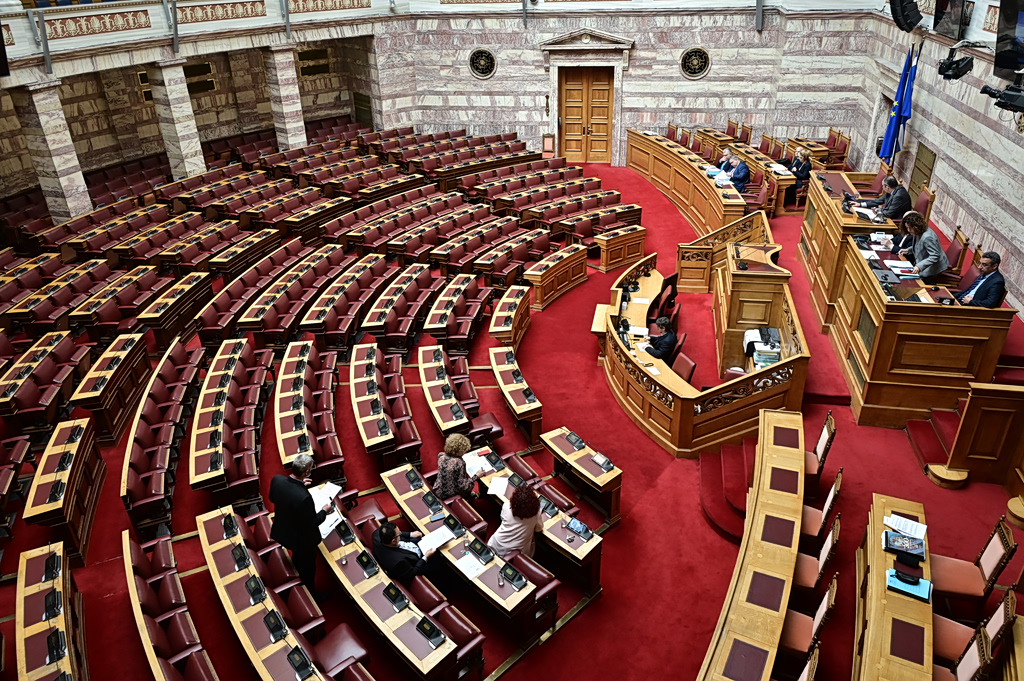 Στη Βουλή οι δύο δικογραφίες για τον ΟΠΕΚΕΠΕ: Ζητείται η άρση ασυλίας 11 βουλευτών και η παραπομπή πρώην υπουργού και πρώην υφυπουργού Αγρ. Ανάπτυξης