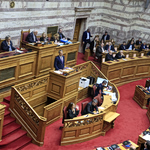 Βουλή – Στα ύψη το πολιτικό θερμόμετρο: Μητσοτάκης «ψάχνετε αφορμές διχασμού» – Ανδρουλάκης «φέρετε προσωπικά την ευθύνη για τα σκάνδαλα»