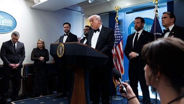 Ο Τραμπ λέει πως οι πυροβολισμοί «δεν θα με αποτρέψουν» από τον πόλεμο με το Ιράν