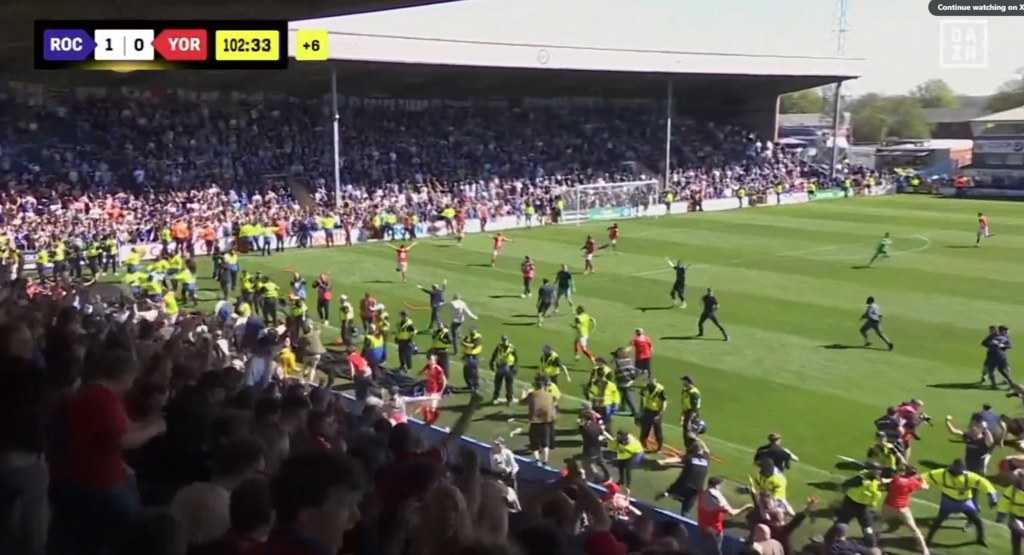 Δεν έχει ξαναγίνει: Το δραματικό «φινάλε» ανόδου στην πέμπτη κατηγορία της Αγγλίας, με δύο γκολ μετά το 95ο λεπτό και η εναλλαγή συναισθημάτων (vid)