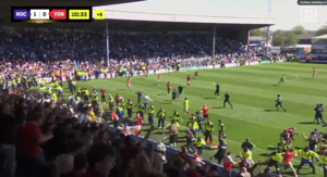 Δεν έχει ξαναγίνει: Το δραματικό «φινάλε» ανόδου στην πέμπτη κατηγορία της Αγγλίας, με δύο γκολ μετά το 95ο λεπτό και η εναλλαγή συναισθημάτων (vid)