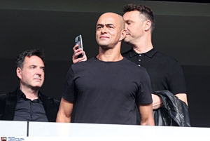 Με το ιστορικό φάουλ απέναντι στη Μίλαν, γιόρτασε τα 102 χρόνια της ΑΕΚ ο Ζούλιο Σέζαρ – «Περήφανος που είμαι μέρος της ιστορίας»