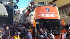 LIVE: Η φιέστα του ΟΦΗ στο Ηράκλειο, οι Κυπελλούχοι αποθεώνονται από τον κόσμο τους (vid)