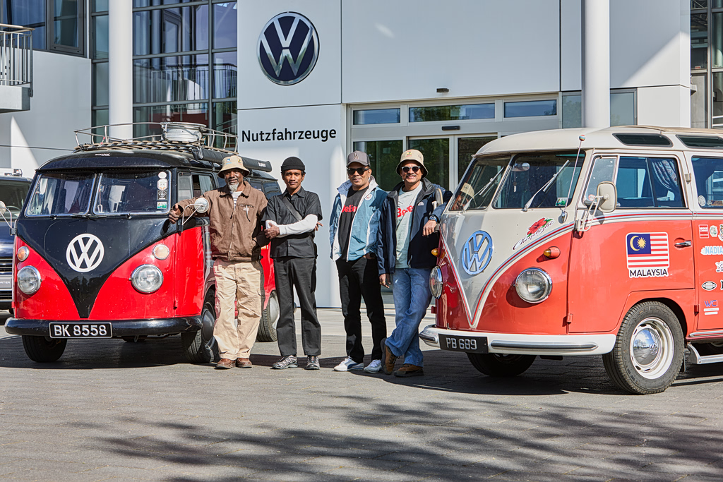Τα θρυλικά VW Bulli της δεκαετίας του 60 έκαναν ένα ταξίδι – άθλο 20.000 χιλιομέτρων