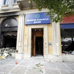 Marfin: Προφυλακιστέοι οι δύο συλληφθέντες – Αρνούνται ότι σχετίζονται με τα επεισόδια στην τράπεζα