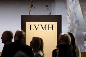Οριστικό «διαζύγιο» LVMH και Marc Jacobs: Το παρασκήνιο της εξαγοράς από την WHP Global