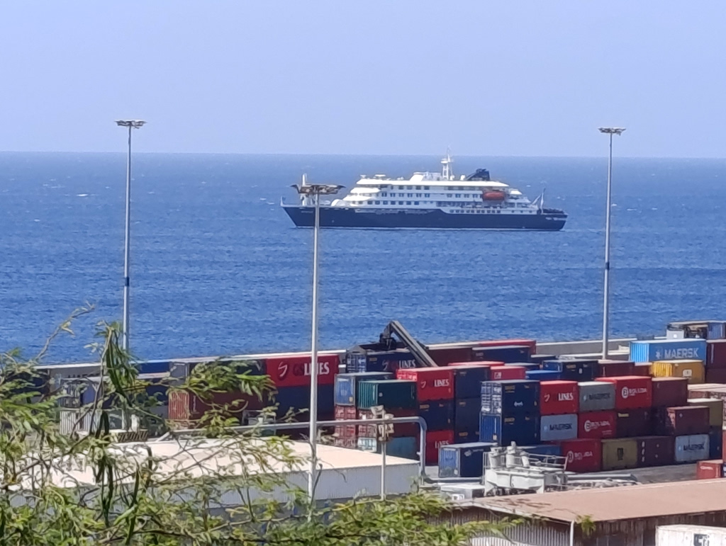 Νότια Αφρική: Αναζητούνται 82 επιβάτες αεροσκάφους στο οποίο επέβαινε μία γυναίκα που πέθανε από χανταϊό