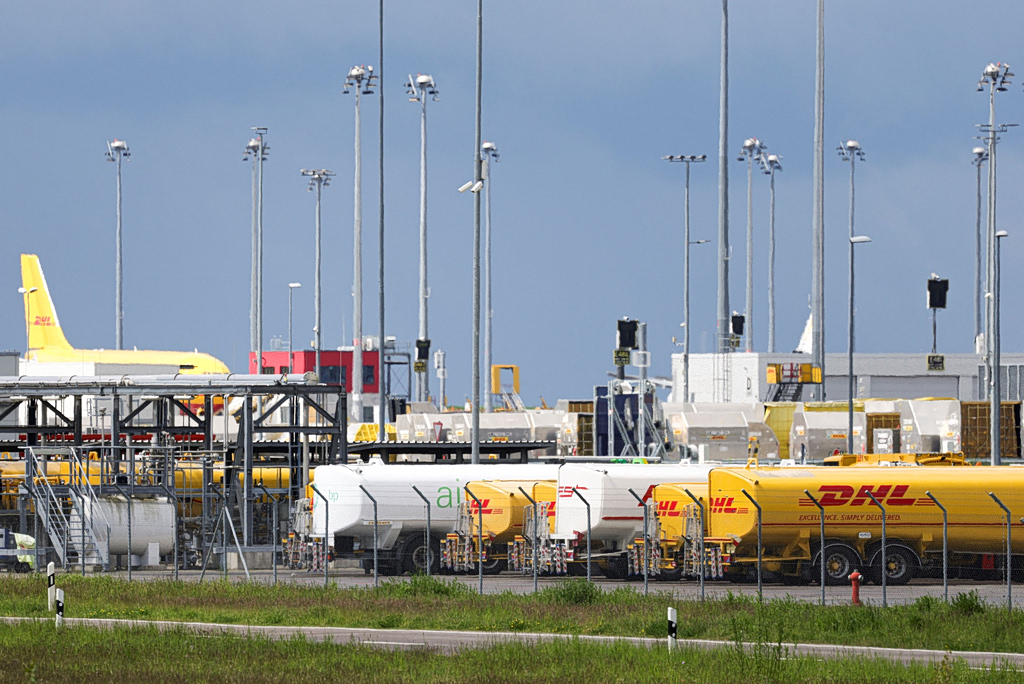 Καμπανάκι από DHL, FedEx και UPS