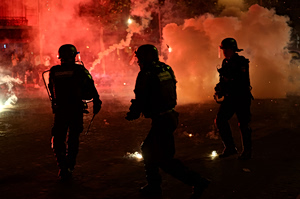 Παρίσι: Βίαια επεισόδια μετά τον τελικό του Champions League – 416 προσαγωγές και ολονύχτιες συγκρούσεις