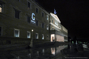 Η Βουλή φωταγωγήθηκε για τη Γενοκτονία των Ελλήνων του Πόντου (pics)