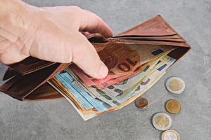 Πότε καταβάλλεται το έκτακτο επίδομα των 150 ευρώ και σε ποιους