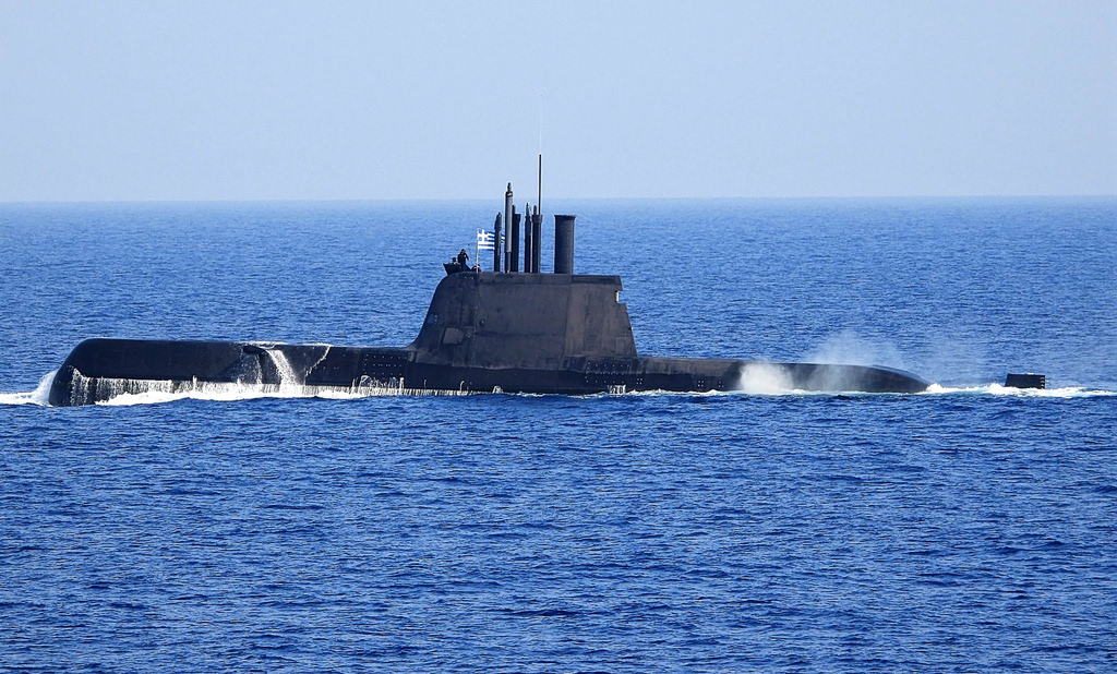 Υποβρύχιο μπλέχτηκε στα δίκτυα τράτας στην θαλάσσια περιοχή των Κυκλάδων