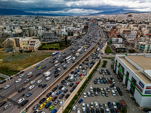 Ανεξέλεγκτη η κατάσταση στους δρόμους παρά την αυστηροποίηση του ΚΟΚ – Τι καταγράφουν οι «έξυπνες» κάμερες
