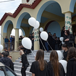 Μακρίσια: Σε βαρύ κλίμα το τελευταίο «αντίο» στον 13χρονο – Φίλοι του τον αποχαιρέτησαν με λευκά μπαλόνια