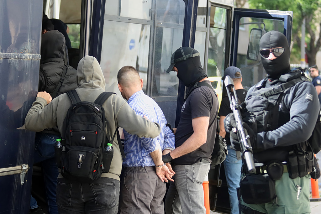 Κάτω Τιθορέα: Ποινική δίωξη σε βάρος των οκτώ συλληφθέντων – Οι κατηγορίες που αντιμετωπίζουν