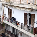 Άγιοι Ανάργυροι: Υποσιτισμένα τα 3 παιδιά που ζούσαν σε σπίτι «τρώγλη» – Κυκλοφορούσαν γυμνά στους δρόμους