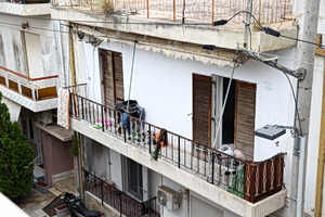 «Δεν ήταν κακοποιημένα τα παιδιά»: Τι λέει ο παππούς για το διαμέρισμα «τρώγλη» στους Αγίους Αναργύρους