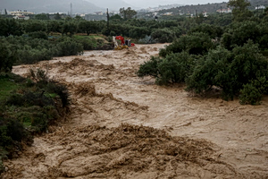 Πλημμύρες από τη νεροποντή στα νότια του νομού Ηρακλείου – Καταστροφές από το χαλάζι στην ενδοχώρα