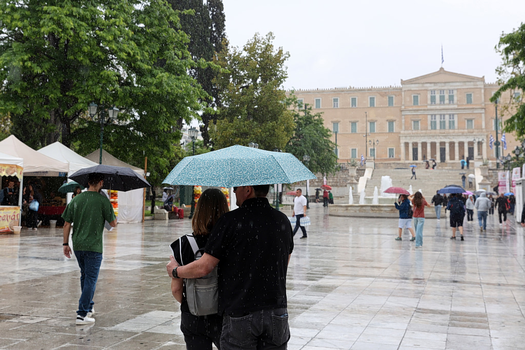 Ισχυρή βροχόπτωση στην Αθήνα – Αναλυτικά η πρόγνωση του καιρού για τις επόμενες ώρες