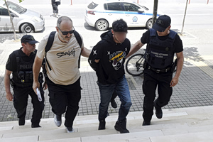 Πατροκτονία στη Θεσσαλονίκη: Νέες εικόνες από το σπίτι όπου έγινε το έγκλημα