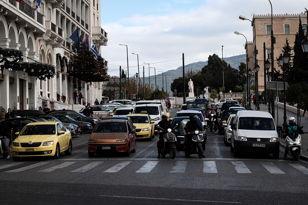 Κίνηση στους δρόμους: Στο «κόκκινο» Κηφισός και παραλιακή – Πού αλλού εντοπίζονται καθυστερήσεις