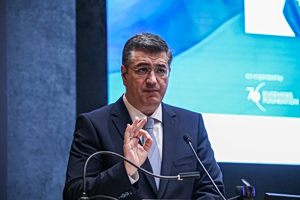 Τζιτζικώστας στο tanea.gr: Κίνδυνος αυξήσεων έως 30% στα αεροπορικά εισιτήρια – Τι θα γίνει με τις πτήσεις