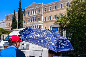 Ζεστός ανοιξιάτικος καιρός με αφρικανική σκόνη – Πού και πότε θα «χτυπήσει»