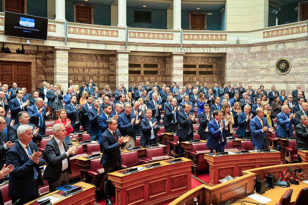 Τα 30 προτεινόμενα προς αναθεώρηση άρθρα του Συντάγματος – Από τα μη κρατικά ΑΕΙ έως τη μονιμότητα στο Δημόσιο