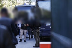 Τιθορέα: Προσωρινά κρατούμενοι έξι από τους οκτώ συλληφθέντες – Το κατηγορητήριο