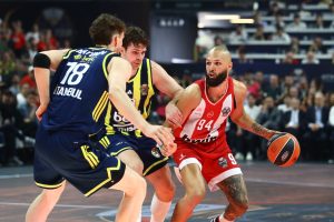 Ολυμπιακός – Φενέρμπαχτσε 79-61: Σαράντα λεπτά από τον τίτλο του πρωταθλητή Ευρώπης οι «ερυθρόλευκοι»