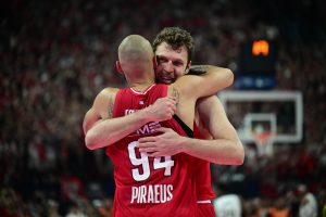 Τα τελευταία δευτερόλεπτα πριν την κατάκτηση της EuroLeague από τον Ολυμπιακό! (vid)