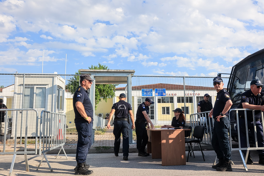 Λάρισα: Ξεκίνησε η δίκη για τα Τέμπη – «Η κυβέρνηση χρονοτριβεί για να κουκουλώσει ευθύνες», λέει η Κωνσταντοπούλου