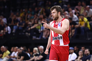 AEK – Ολυμπιακός 68-95: Οι «ερυθρόλευκοι» πέρασαν άνετα από τη Sunel Arena και τώρα… Παναθηναϊκός