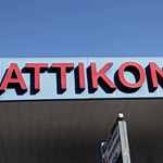 Χανταιός: Η στιγμή που ο 70χρονος μεταφέρεται με καροτσάκι στο Αττικόν – Ποια η κατάσταση της υγείας του (Photo)