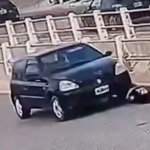 Σοκαριστικό βίντεο: Γυναίκα παρασύρθηκε και καταπλακώθηκε από το ίδιο της το αυτοκίνητο