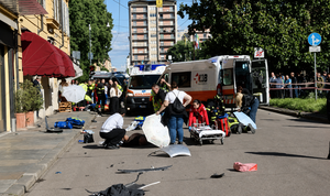 Συναγερμός στην Ιταλία: Αυτοκίνητο έπεσε πάνω σε πεζούς στην Μοντένα – Δύο σοβαρά τραυματίες